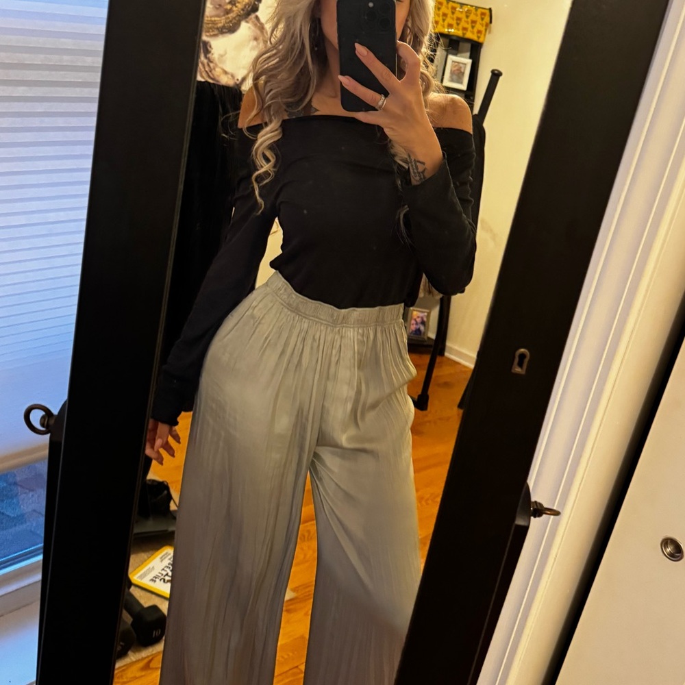 Elegant Black off shoulder long sleeve shirt from Fashion Nova size small